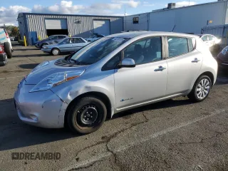 2015 Nissan LEAF S z VIN 1N4AZ0CP7FC334638, wystawiony jako Copart lot #46296695 z przebiegiem 38 916 mil mil oraz Szkody całkowita. Historia ofert i sprzedaży dostępna na DreamBid. Obrazek 1.