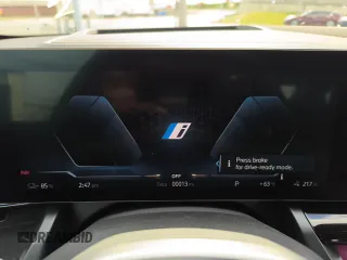 2024 BMW i5 eDrive40 z VIN WBY33FK05RCR56573, wystawiony jako Copart lot #76009714 z przebiegiem 241 mil mil oraz Szkody całkowita. Historia ofert i sprzedaży dostępna na DreamBid. Obrazek 9.