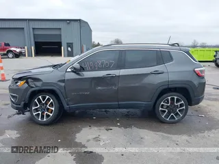 2017 Jeep Compass Limited z VIN 3C4NJDCB8HT647087, wystawiony jako IAAI lot #41998707 z przebiegiem 82 027 mil mil oraz . Historia ofert i sprzedaży dostępna na DreamBid. Obrazek 14.