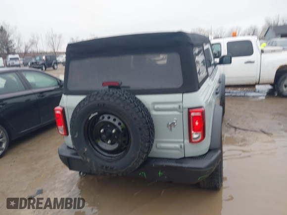 2023 Ford Bronco z VIN 1FMDE5BH4PLB16762, wystawiony jako IAAI lot #41918584 z przebiegiem 32 527 mil mil oraz . Historia ofert i sprzedaży dostępna na DreamBid. Obrazek 16.