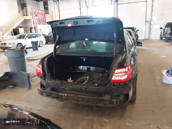 2013 Mercedes-Benz E 350 Luxury with VIN WDDHF5KB9DA765047, listed as a IAAI auction lot 41902991 with 159,902 mi miles and . Bid and sale history available at DreamBid. Image 16.
