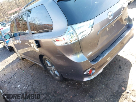 2020 Toyota Sienna SE with VIN 5TDXZ3DC8LS039639, listed as a IAAI auction lot 41107396 with 69,102 mi miles. Bid and sale history available at carsss.com. Image 3.