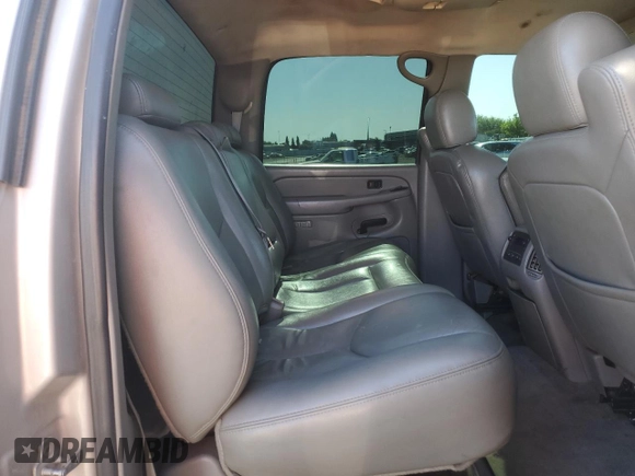 2005 GMC Sierra 2500HD SLE z VIN 1GTHK23205F973907, wystawiony jako Copart lot #57699575 z przebiegiem 229 412 mil mil oraz Szkoda całkowita • Salvage title. Historia ofert i sprzedaży dostępna na DreamBid. Obrazek 10.