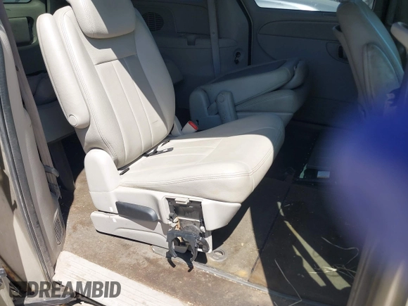 2005 Chrysler Town & Country Touring z VIN 2C4GP54L45R123762, wystawiony jako IAAI lot #42235745 z przebiegiem 217 713 mil mil oraz . Historia ofert i sprzedaży dostępna na DreamBid. Obrazek 8.