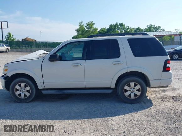 2010 Ford Explorer XLT z VIN 1FMEU7DE1AUA40277, wystawiony jako IAAI lot #42275013 z przebiegiem 158 568 mil mil oraz . Historia ofert i sprzedaży dostępna na DreamBid. Obrazek 14.