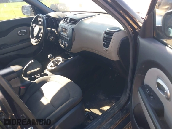 2014 Kia Soul with VIN KNDJN2A2XE7070668, listed as a IAAI auction lot 41661161 with 135,412 mi miles. Bid and sale history available at carsss.com. Image 5.