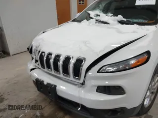 2015 Jeep Cherokee Latitude z VIN 1C4PJMCB4FW635406, wystawiony jako IAAI lot #41168412 z przebiegiem 131 089 mil mil oraz . Historia ofert i sprzedaży dostępna na DreamBid. Obrazek 6.