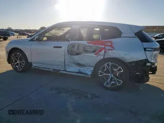 2024 BMW iX xDrive50 z VIN WB523CF08RCP70639, wystawiony jako Copart lot #46369565 z przebiegiem 13 783 mil mil oraz Czysty tytuł • Clean title. Historia ofert i sprzedaży dostępna na DreamBid. Obrazek 2.