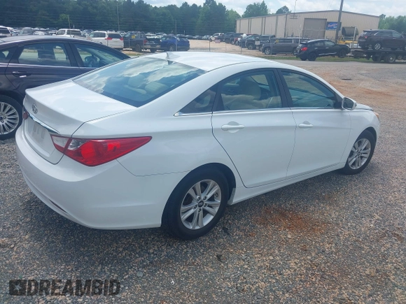 2013 Hyundai Sonata GLS z VIN 5NPEB4AC2DH744689, wystawiony jako IAAI lot #42533404 z przebiegiem 127 021 mil mil oraz . Historia ofert i sprzedaży dostępna na DreamBid. Obrazek 4.
