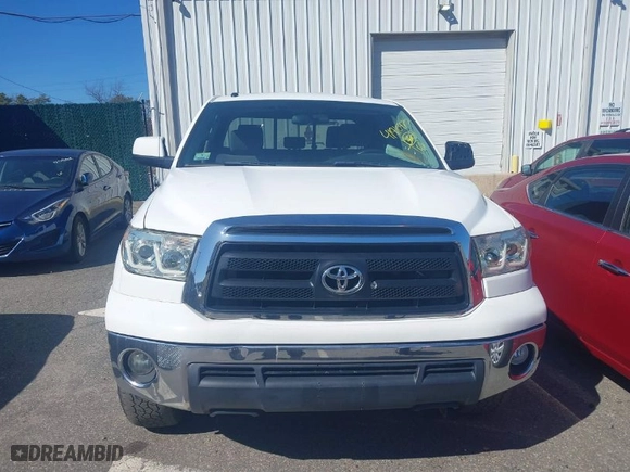 2011 Toyota Tundra 4WD Truck with VIN 5TFUM5F15BX023822, listed as a IAAI auction lot 41910977 with NaN miles. Bid and sale history available at carsss.com. Image 12.