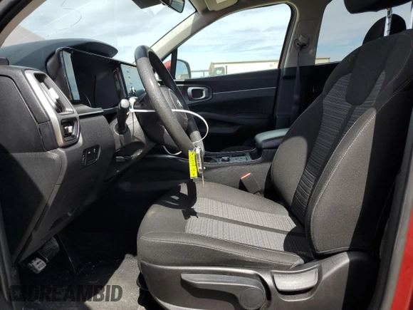 2021 Kia Sorento LX z VIN 5XYRGDLC6MG045413, wystawiony jako Copart lot #48747905 z przebiegiem 60 090 mil mil oraz Szkoda całkowita • Salvage title. Historia ofert i sprzedaży dostępna na DreamBid. Obrazek 7.