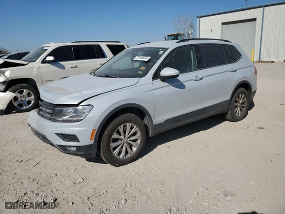 2018 Volkswagen Tiguan S with VIN 3VV1B7AX7JM013797, listed as a Copart auction lot 77445924 with 194,708 mi miles and Salvage Title. Bid and sale history available at carsss.com. Image 1.