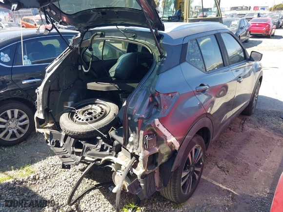 2020 Nissan Kicks SV with VIN 3N1CP5CV8LL565765, listed as a IAAI auction lot 41831473 with 20,920 mi miles. Bid and sale history available at carsss.com. Image 4.