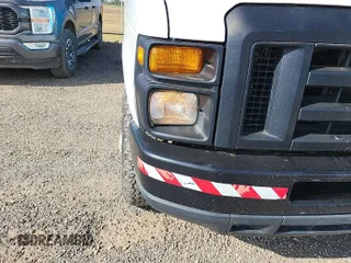 2008 Ford Econoline Cargo Commercial z VIN 1FTNE24L98DA83102, wystawiony jako IAAI lot #42455905 z przebiegiem 185 727 mil mil oraz . Historia ofert i sprzedaży dostępna na DreamBid. Obrazek 14.