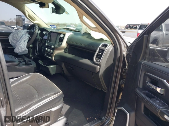 2019 Ram 2500 Laramie with VIN 3C6UR5FL2KG630341, listed as a IAAI auction lot 41742788 with 95,292 mi miles and . Bid and sale history available at DreamBid. Image 5.