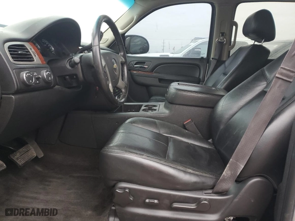 2013 Chevrolet Avalanche LT with VIN 3GNTKFE7XDG379565, listed as a Copart auction lot 42846225 with 182,136 mi miles and Clean Title. Bid and sale history available at carsss.com. Image 7.