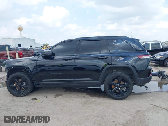 2024 Jeep Grand Cherokee Altitude X with VIN 1C4RJHAGXRC215315, listed as a IAAI auction lot 42437356 with 19,094 mi miles and . Bid and sale history available at DreamBid. Image 15.