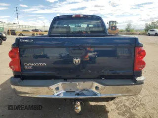 2006 Dodge Dakota SLT z VIN 1D7HW48K26S704816, wystawiony jako Copart lot #56071985 z przebiegiem 105 189 mil mil oraz Szkoda całkowita • Salvage title. Historia ofert i sprzedaży dostępna na DreamBid. Obrazek 6.