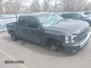 2011 Chevrolet Silverado 1500 LT with VIN 3GCPKSE32BG177459, listed as a IAAI auction lot 41862912 with 220,937 mi miles. Bid and sale history available at carsss.com. Image 1.