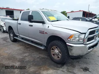 2016 Ram 2500 Tradesman z VIN 3C6UR5CL0GG357847, wystawiony jako IAAI lot #42403339 z przebiegiem 256 394 mil mil oraz . Historia ofert i sprzedaży dostępna na DreamBid. Obrazek 1.