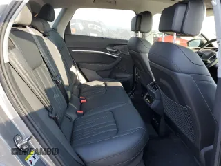 2021 Audi e-tron Prestige z VIN WA1VAAGE7MB017523, wystawiony jako Copart lot #36704493 z przebiegiem 8 204 mil mil oraz . Historia ofert i sprzedaży dostępna na DreamBid. Obrazek 11.