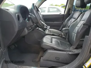 2014 Jeep Patriot Latitude z VIN 1C4NJPFA8ED679463, wystawiony jako Copart lot #57115775 z przebiegiem 183 218 mil mil oraz Szkoda całkowita • Salvage title. Historia ofert i sprzedaży dostępna na DreamBid. Obrazek 7.
