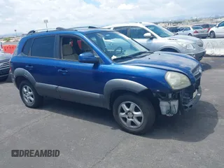 2005 Hyundai Tucson GLS with VIN KM8JN12D45U132721, listed as a IAAI auction lot 42213518 with 153,491 mi miles. Bid and sale history available at carsss.com. Image 1.