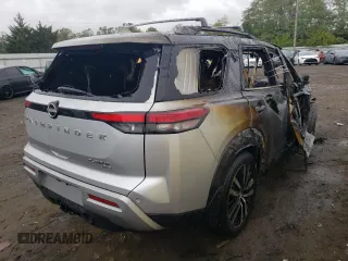 2024 Nissan Pathfinder Platinum z VIN 5N1DR3DJ6RC285628, wystawiony jako Copart lot #73504634 z przebiegiem Nie podano mil oraz Nie do naprawy. Historia ofert i sprzedaży dostępna na DreamBid. Obrazek 3.