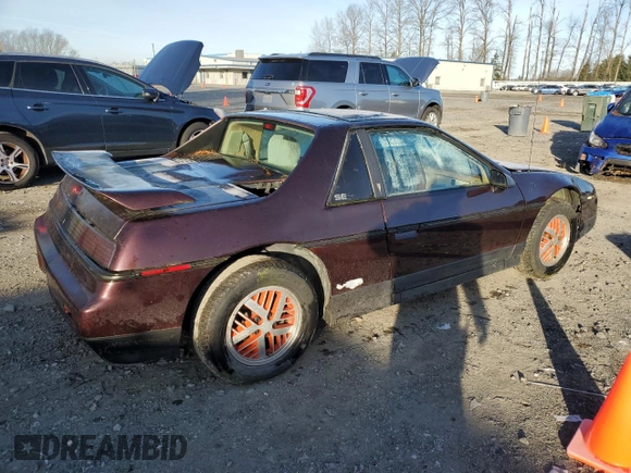 1986 Pontiac Fiero z VIN 1G2PF3793GP210763, wystawiony jako Copart lot #41891075 z przebiegiem 144 219 mil mil oraz Czysty tytuł • Clean title. Historia ofert i sprzedaży dostępna na DreamBid. Obrazek 3.