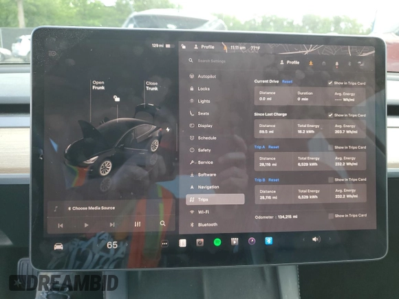 2022 Tesla Model 3 z VIN 5YJ3E1EA7NF185338, wystawiony jako Copart lot #57221875 z przebiegiem 134 215 mil mil oraz Szkoda całkowita • Salvage title. Historia ofert i sprzedaży dostępna na DreamBid. Obrazek 9.