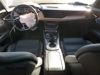 2022 Audi e-tron GT Premium Plus z VIN WAUFJBFWXN7008942, wystawiony jako Copart lot #77193994 z przebiegiem 22 917 mil mil oraz Szkody całkowita. Historia ofert i sprzedaży dostępna na DreamBid. Obrazek 8.