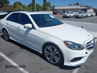 2014 Mercedes-Benz E 350 Sport z VIN WDDHF5KB2EA811464, wystawiony jako IAAI lot #42655536 z przebiegiem 85 598 mil mil oraz . Historia ofert i sprzedaży dostępna na DreamBid. Obrazek 1.