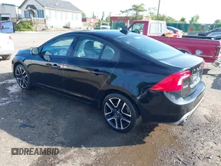 2017 Volvo S60 Dynamic z VIN YV140MTL2H2437104, wystawiony jako IAAI lot #42398891 z przebiegiem 78 162 mil mil oraz . Historia ofert i sprzedaży dostępna na DreamBid. Obrazek 3.