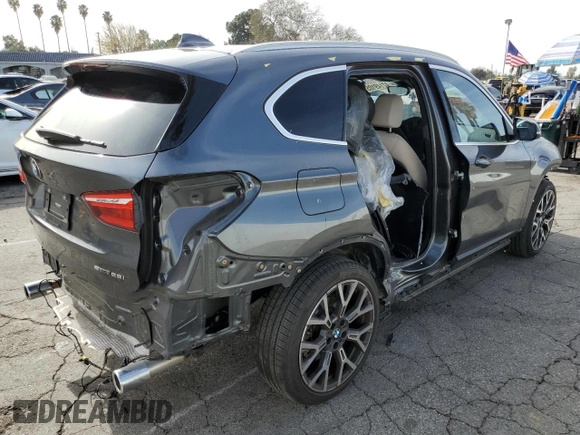 2022 BMW X1 sDrive28i with VIN WBXJG7C08N5U51727, listed as a Copart auction lot 42149105 with 19,240 mi miles and Salvage Title. Bid and sale history available at carsss.com. Image 3.