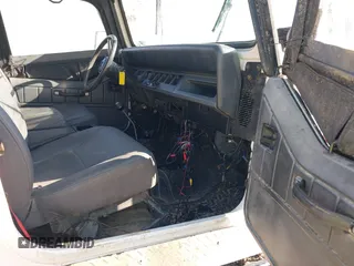 1992 Jeep Wrangler with VIN 2J4FY29S3NJ546994, listed as a IAAI auction lot 41765343 with 191,215 mi miles. Bid and sale history available at carsss.com. Image 5.