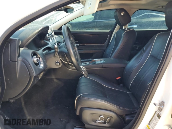 2019 Jaguar XJ with VIN SAJWJ1CD6K8W20725, listed as a Copart auction lot 76631854 with 25,261 mi miles and Salvage Title. Bid and sale history available at carsss.com. Image 7.