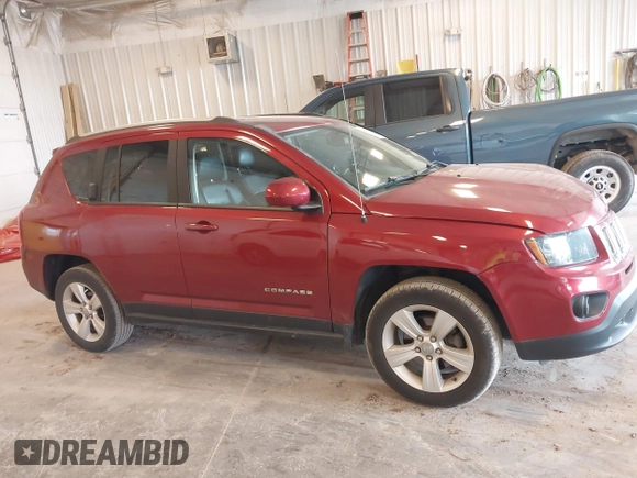 2016 Jeep Compass Latitude z VIN 1C4NJDEB5GD573256, wystawiony jako IAAI lot #42372586 z przebiegiem 47 920 mil mil oraz . Historia ofert i sprzedaży dostępna na DreamBid. Obrazek 13.