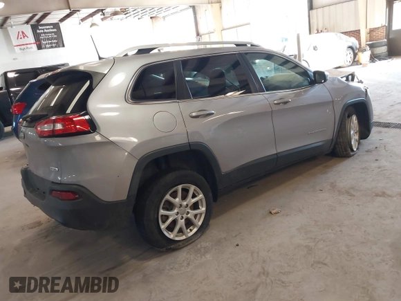 2018 Jeep Cherokee Latitude with VIN 1C4PJMCB7JD539368, listed as a IAAI auction lot 41525131 with Not Provided miles. Bid and sale history available at carsss.com. Image 4.