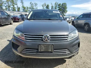 2015 Volkswagen Touareg Lux z VIN WVGEP9BP0FD006992, wystawiony jako Copart lot #59524445 z przebiegiem 169 822 mil mil oraz Szkoda całkowita • Salvage title. Historia ofert i sprzedaży dostępna na DreamBid. Obrazek 5.