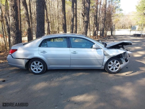 2006 Toyota Avalon XL with VIN 4T1BK36B46U147688, listed as a IAAI auction lot 41886568 with 210,581 mi miles. Bid and sale history available at carsss.com. Image 13.