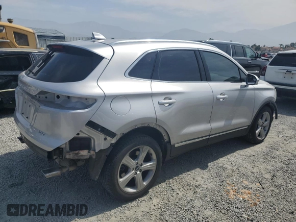 2017 Lincoln MKC Premiere z VIN 5LMCJ1C95HUL11303, wystawiony jako Copart lot #58263945 z przebiegiem 82 628 mil mil oraz Szkoda całkowita • Salvage title. Historia ofert i sprzedaży dostępna na DreamBid. Obrazek 3.