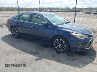 2018 Toyota Avalon Hybrid XLE Plus z VIN 4T1BD1EB6JU059993, wystawiony jako IAAI lot #41794920 z przebiegiem 103 897 mil mil oraz . Historia ofert i sprzedaży dostępna na DreamBid. Obrazek 1.