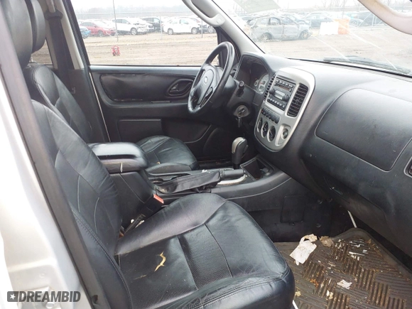 2005 Ford Escape Limited with VIN 1FMYU04115KD53431, listed as a IAAI auction lot 41183221 with 1 mi miles. Bid and sale history available at carsss.com. Image 5.