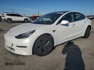 2020 Tesla Model 3 Long Range z VIN 5YJ3E1EB4LF650258, wystawiony jako Copart lot #49267215 z przebiegiem 128 825 mil mil oraz Szkoda całkowita • Salvage title. Historia ofert i sprzedaży dostępna na DreamBid. Obrazek 1.