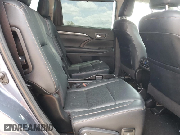 2019 Toyota Highlander Hybrid Limited with VIN 5TDDGRFHXKS067526, listed as a Copart auction lot 55407645 with 48,699 mi miles and Salvage title. Bid and sale history available at DreamBid. Image 11.
