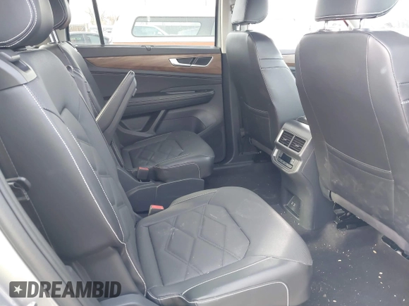 2024 Volkswagen Atlas SE with VIN 1V2WR2CA6RC566660, listed as a IAAI auction lot 41255378 with 12,814 mi miles and . Bid and sale history available at DreamBid. Image 8.