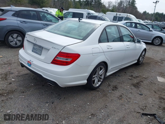 2013 Mercedes-Benz C 300 Sport z VIN WDDGF8AB3DR269791, wystawiony jako IAAI lot #41868133 z przebiegiem 140 336 mil mil oraz . Historia ofert i sprzedaży dostępna na DreamBid. Obrazek 4.