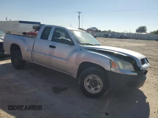 2006 Mitsubishi Raider LS z VIN 1Z7HC22K06S581912, wystawiony jako Copart lot #70500254 z przebiegiem 137 038 mil mil oraz Szkoda całkowita • Salvage title. Historia ofert i sprzedaży dostępna na DreamBid. Obrazek 4.