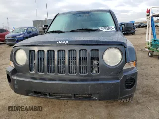2008 Jeep Patriot Sport with VIN 1J8FT28W88D772426, listed as a Copart auction lot 82000924 with 220,130 mi miles and Clean Title. Bid and sale history available at carsss.com. Image 5.