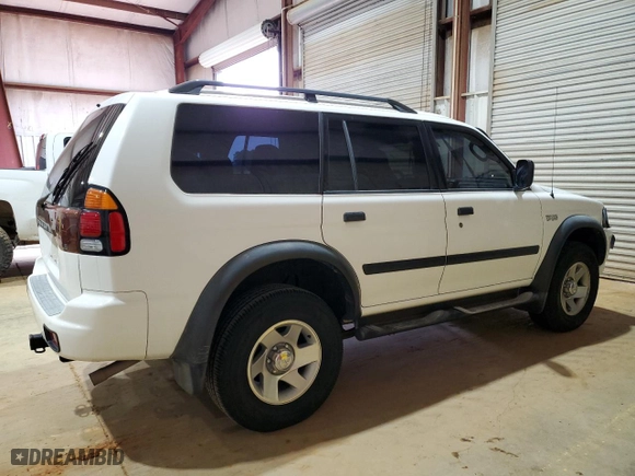 2003 Mitsubishi Montero Sport ES with VIN JA4LS21H23J005975, listed as a Copart auction lot 46472205 with 210026 miles and Salvage Title. Bid and sale history available at carsss.com. Image 3.